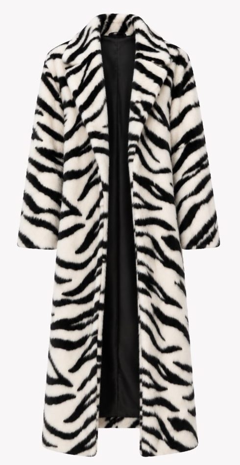 Le manteau zèbre en fausse fourrure, vue de face