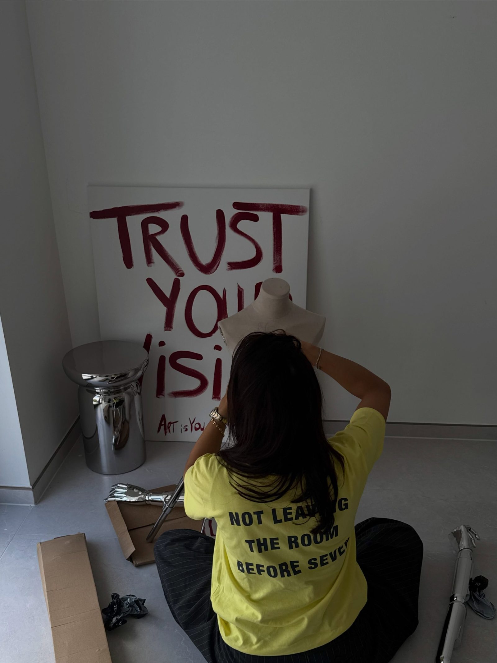Peinture Trust your vision sur le mur de l'atelier
